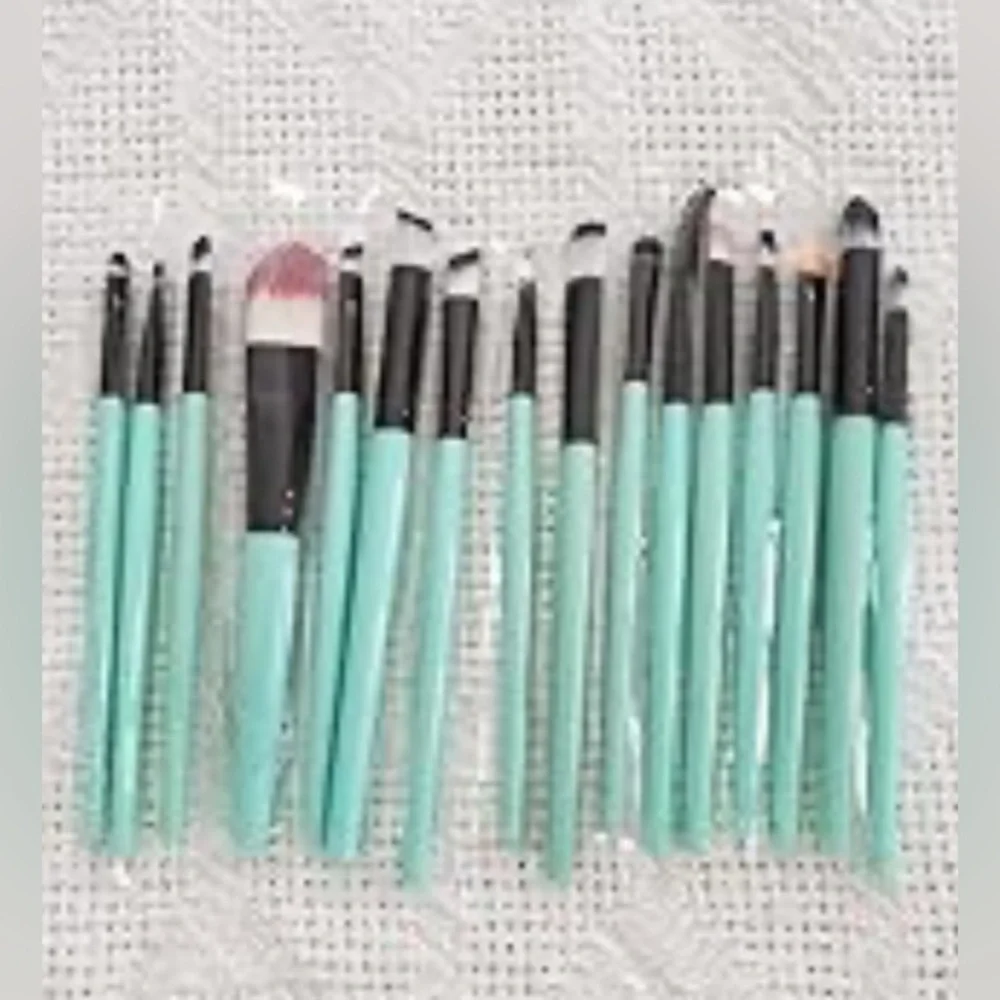 Professional Makeup Brush Set - Mint Green & Black - NEW set of 20